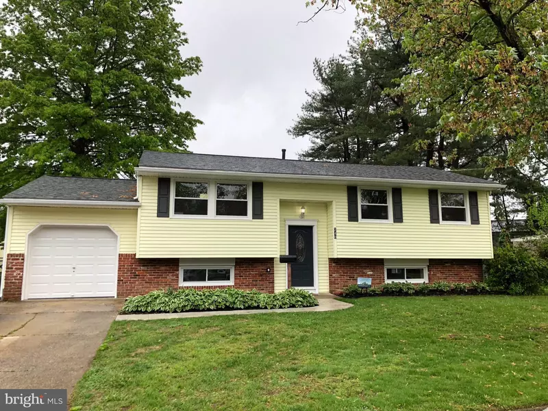 240 IRELAND TER, Williamstown, NJ 08094