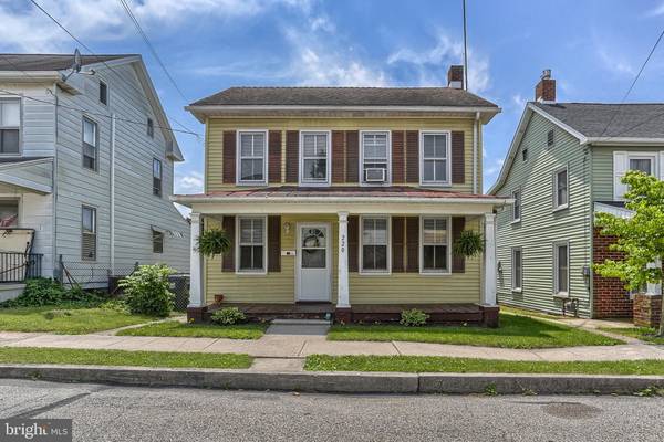 220 SOUTH ST, Hanover, PA 17331