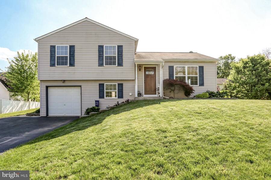 107 COMMODORE DR, Bainbridge, PA 17502