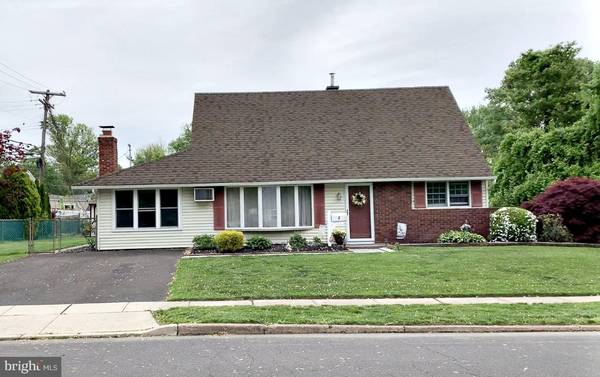 2 TULIP TREE RD, Levittown, PA 19056