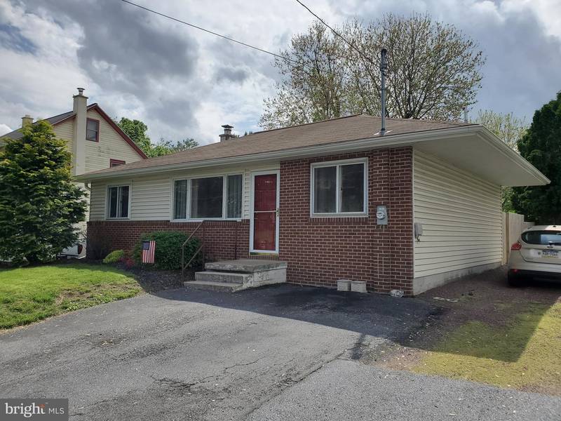 122 S STATE ST, Brownstown, PA 17508