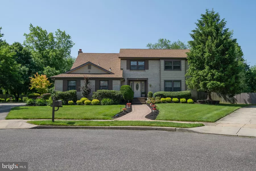 8 BLOSSOM CT, Cherry Hill, NJ 08003