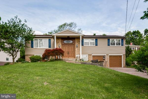 5 BUCKNELL DR, Cherry Hill, NJ 08034