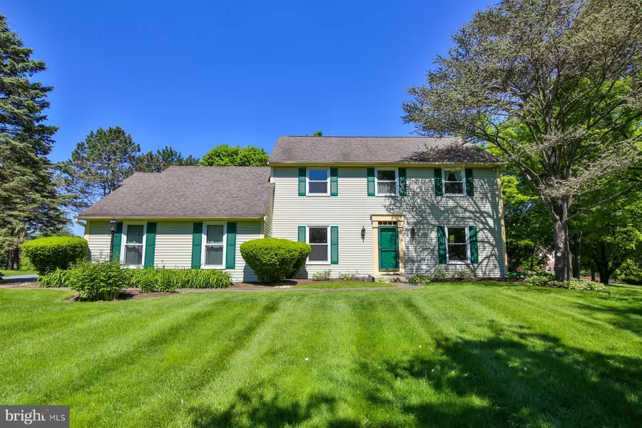 2660 MOUNTAIN VIEW CIR, Emmaus, PA 18049