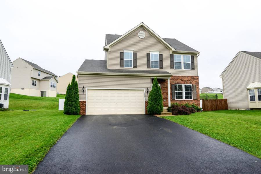 2521 CODORUS LN, Spring Grove, PA 17362