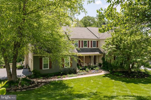 815 ROBERT DEAN DR, Downingtown, PA 19335