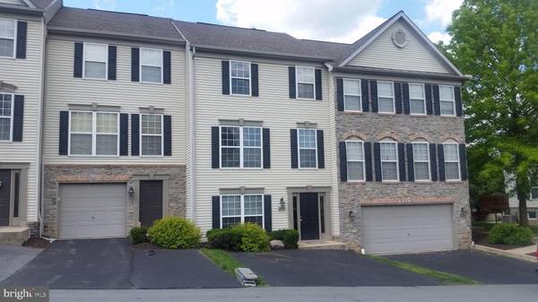 2711 HUNT CLUB DR, York, PA 17402