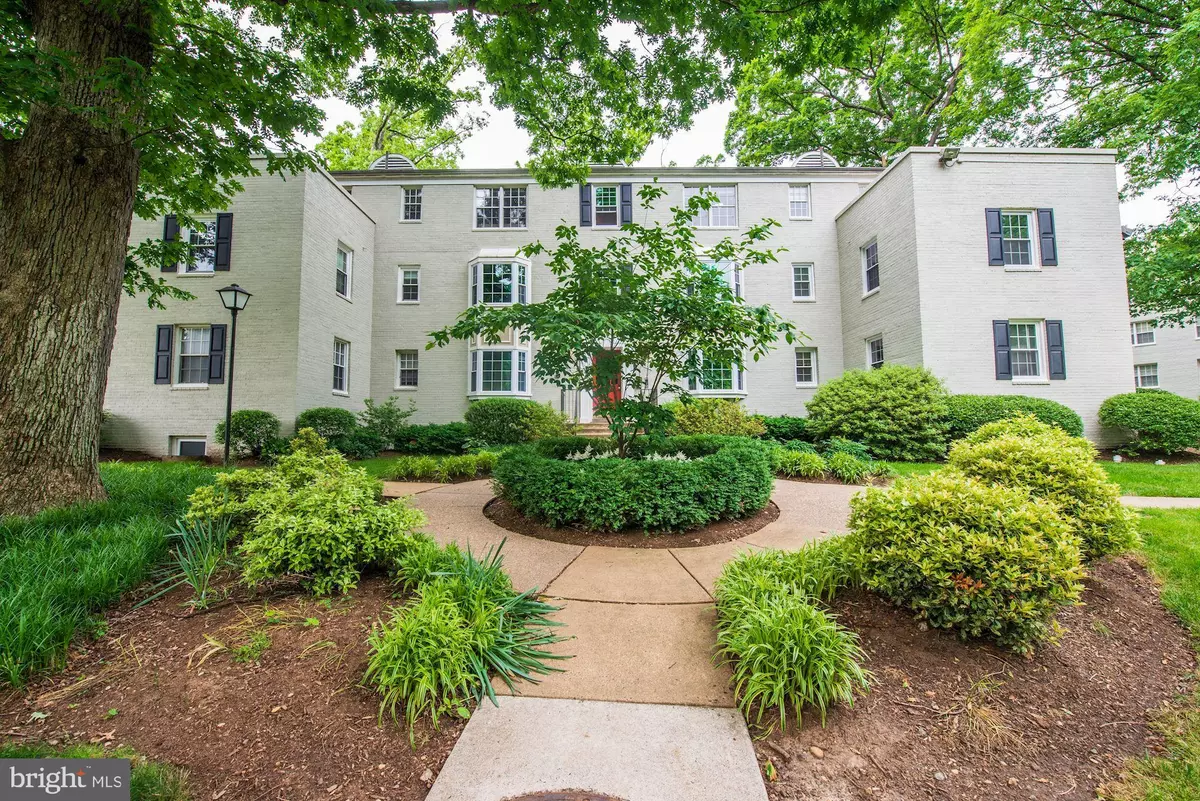 Arlington, VA 22204,802 S ARLINGTON MILL DR #301