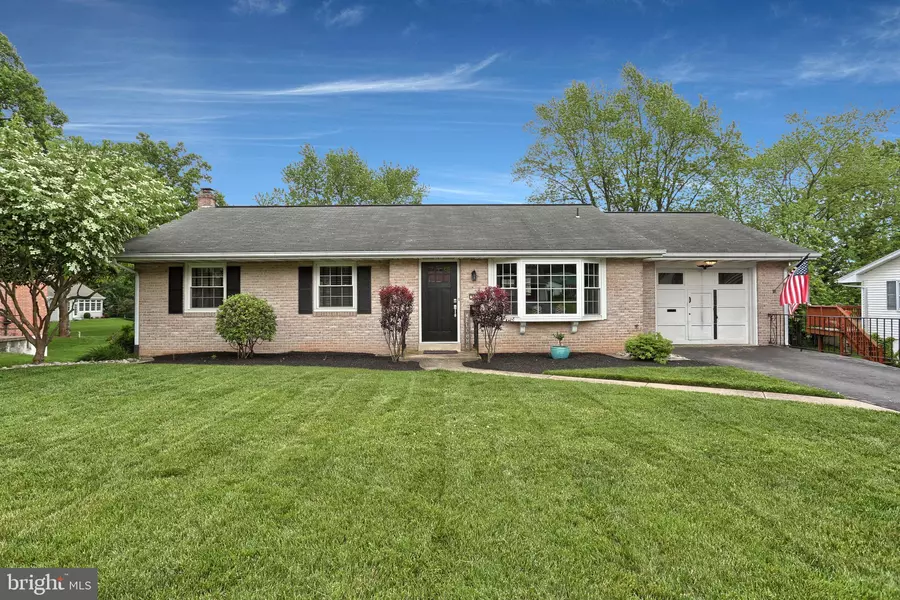 572 RIDGEVIEW AVE, Elizabethtown, PA 17022