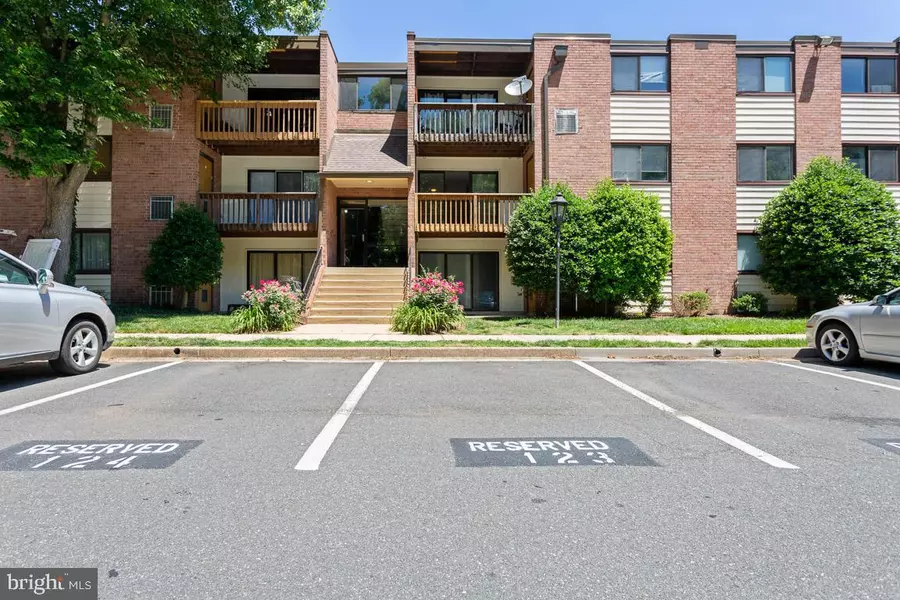 10724 WEST DR #204, Fairfax, VA 22030