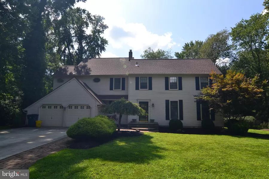 8 OAK HOLLOW DR, Voorhees, NJ 08043