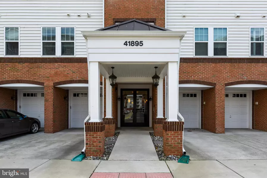 41895 CATHEDRAL VALLEY SQ #207, Aldie, VA 20105