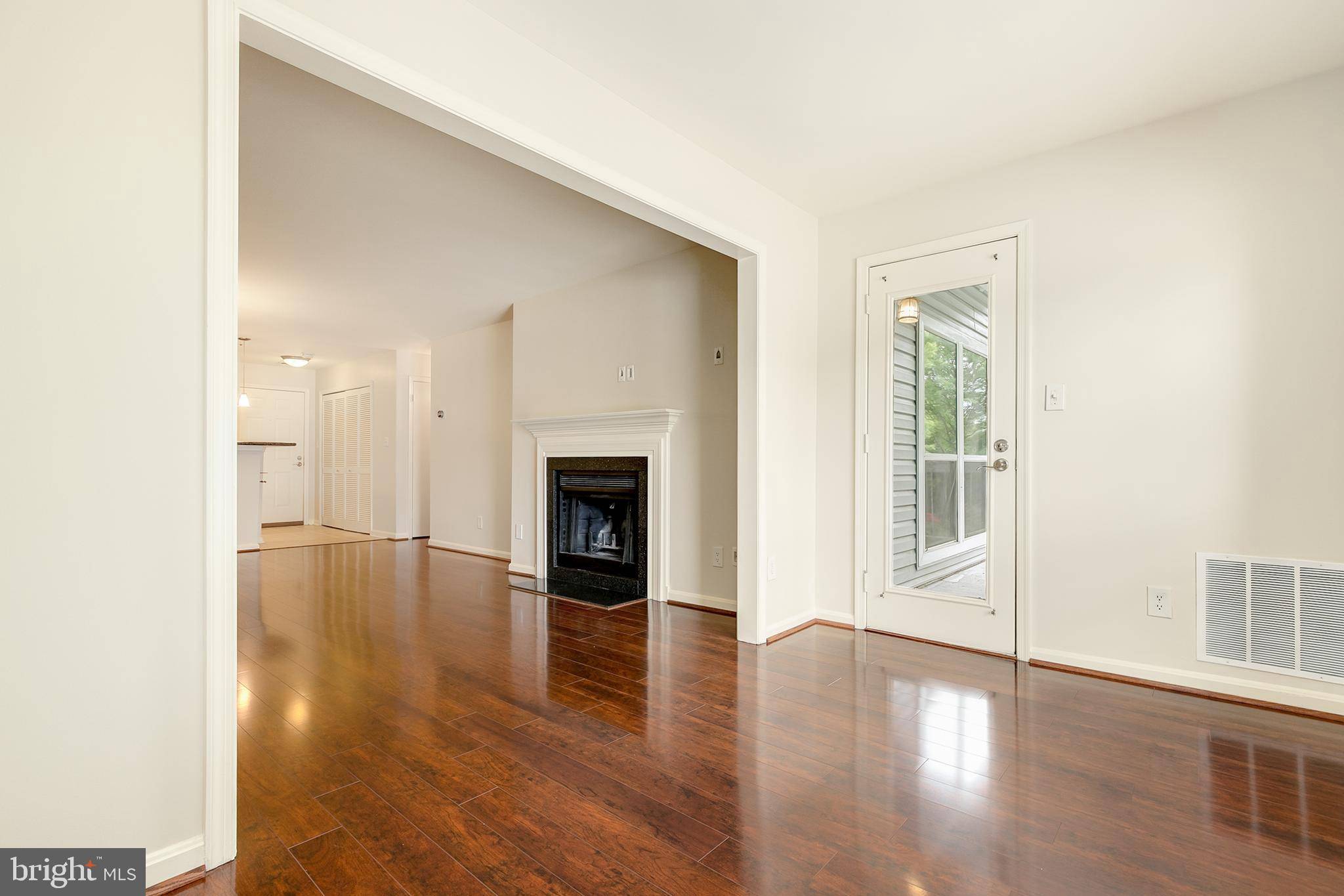 Oakton, VA 22124,3176 SUMMIT SQUARE DR #4-D3