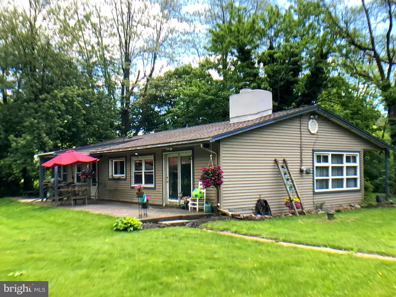 1471 FLINT HILL RD, Coopersburg, PA 18036