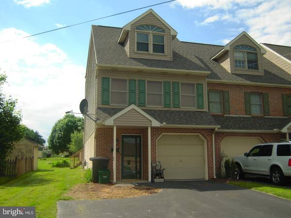 130 N PLUM ST, Mount Joy, PA 17552