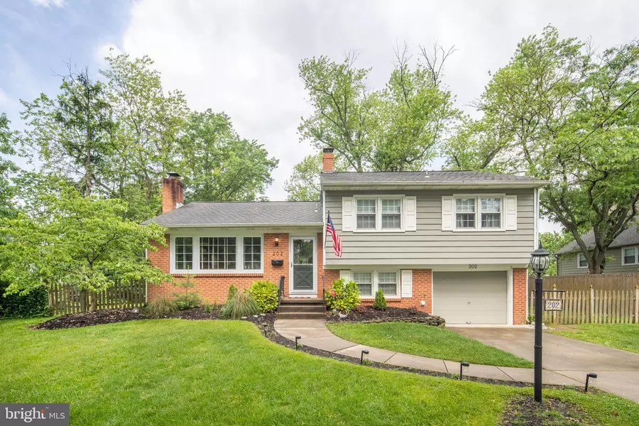 202 RANDLE DR, Cherry Hill, NJ 08034