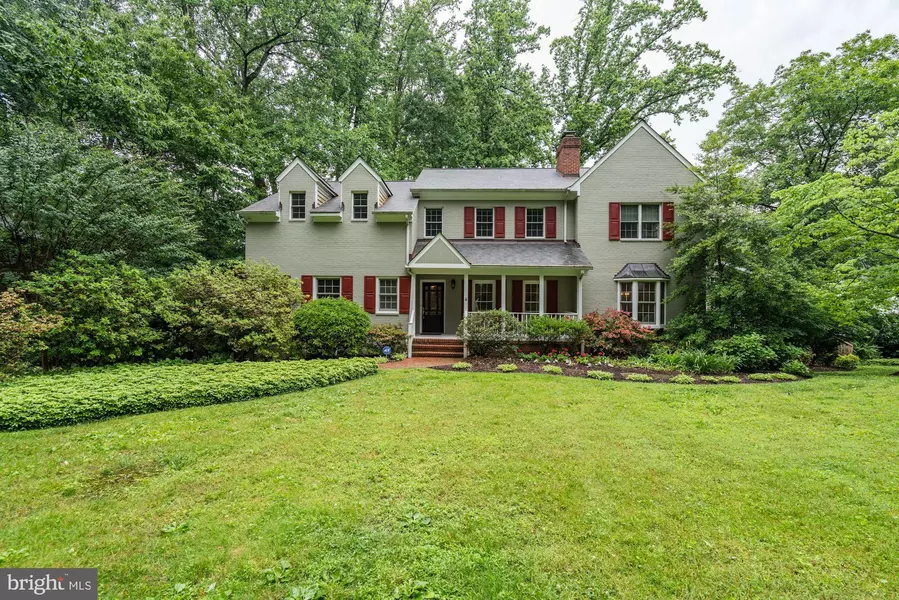 1604 CRESTWOOD LN, Mclean, VA 22101