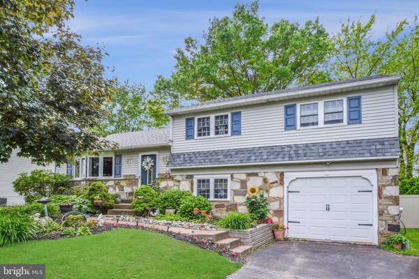 918 MEARNS RD, Warminster, PA 18974