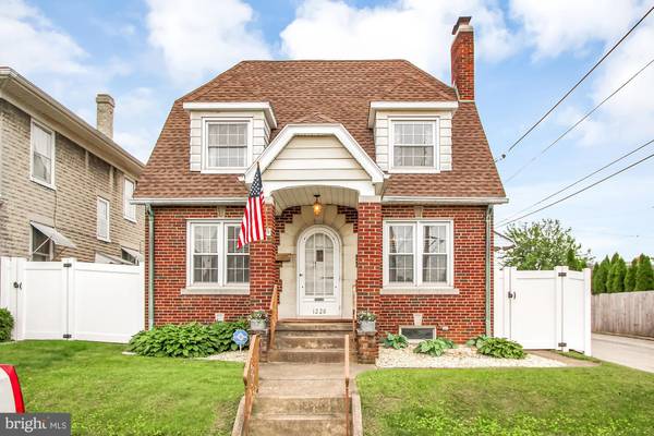 1228 E MAPLE ST, York, PA 17403