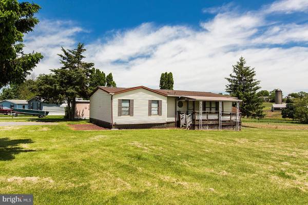 22 TERRIE LN, East Earl, PA 17519