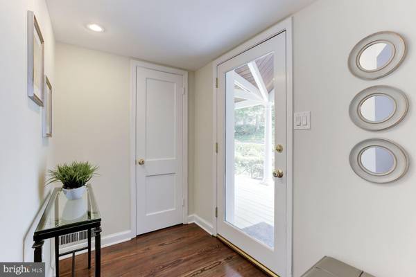 Arlington, VA 22207,3912 VACATION LN