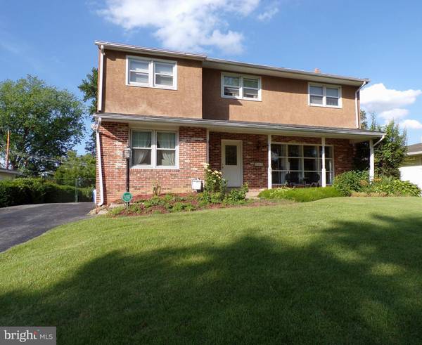 405 LYNDHURST DR, Broomall, PA 19008