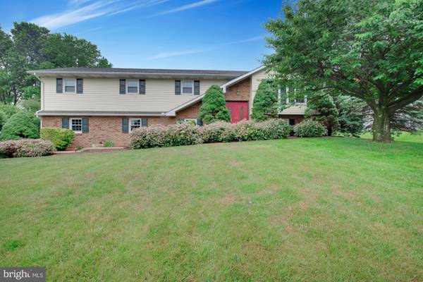 15 FAIRWAY DR, Quarryville, PA 17566