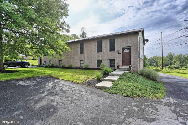 892 SCHOOL HOUSE LN, Lewisberry, PA 17339