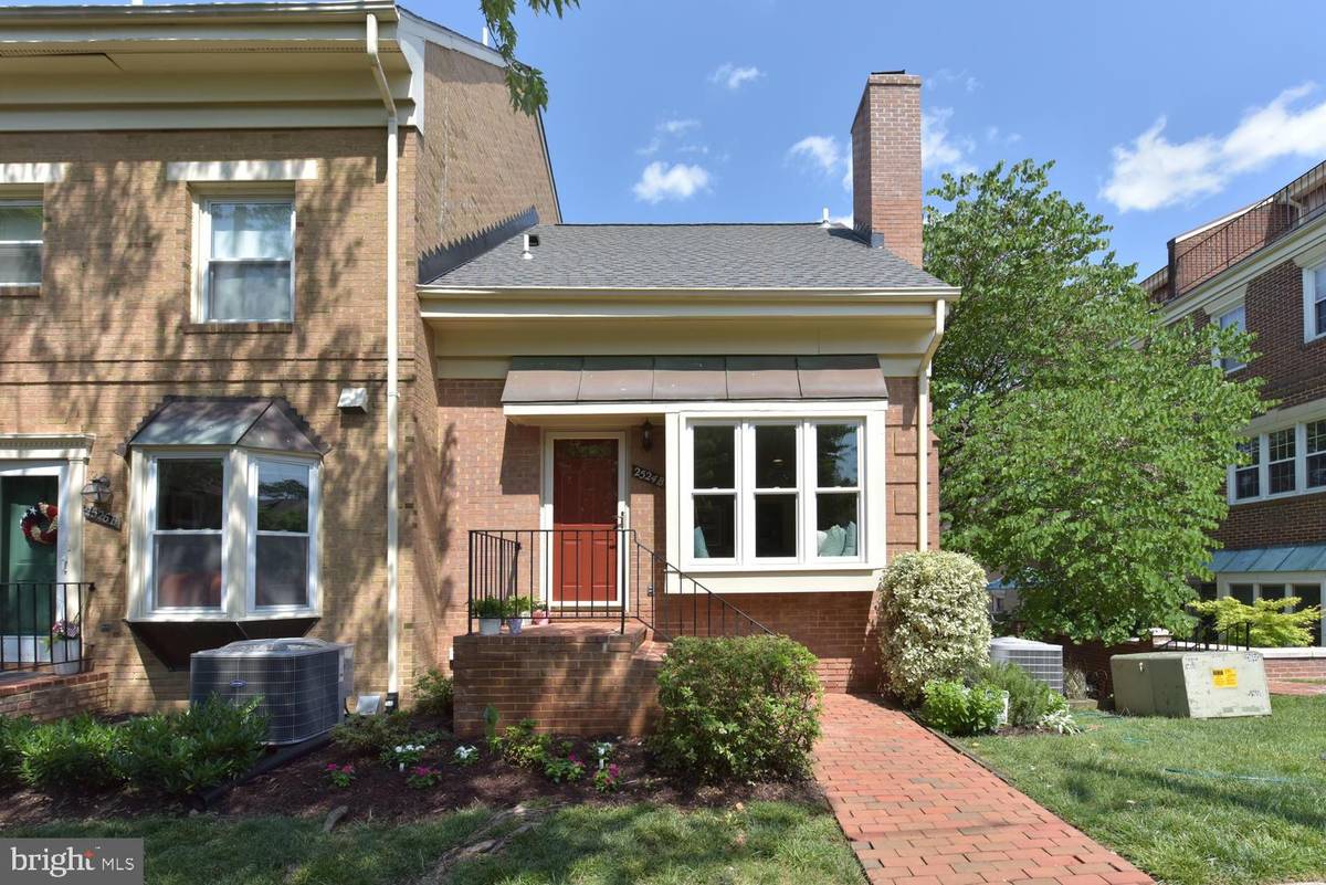 Arlington, VA 22201,2524 N FAIRFAX DR #8 B II