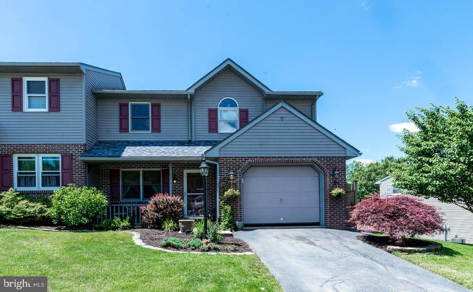 35 RED STONE CIRCLE, Reinholds, PA 17569