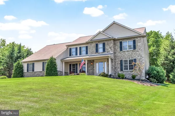 987 CASTLE POND DR, York, PA 17402