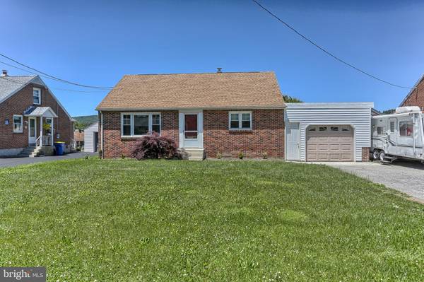 6587 YORK RD, Spring Grove, PA 17362