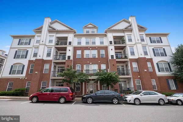 11623 CAVALIER LANDING CT #302, Fairfax, VA 22030