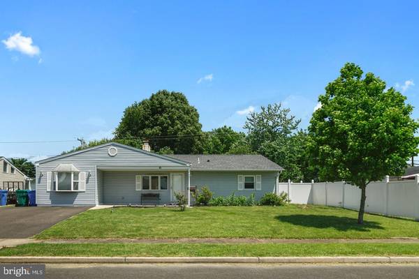 42 DAFFODIL LN, Levittown, PA 19055