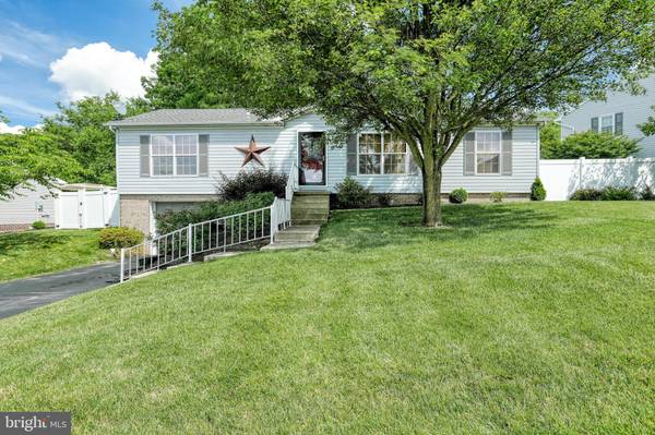 338 FRANKLIN SQUARE DR, Dallastown, PA 17313