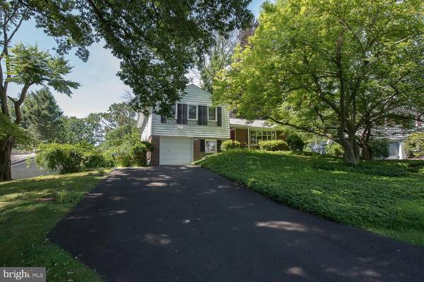 8208 FOREST HILLS DR, Elkins Park, PA 19027