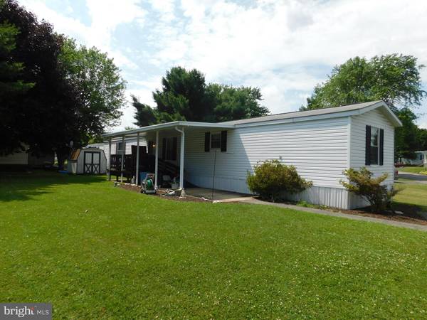 19 WILLOW TREE LN, Dover, PA 17315