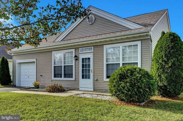 52 ROBIN LN, Barnegat, NJ 08005