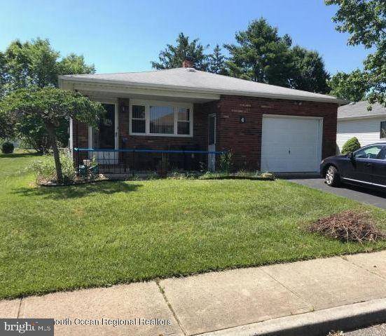 4 BANANIER DR, Toms River, NJ 08757