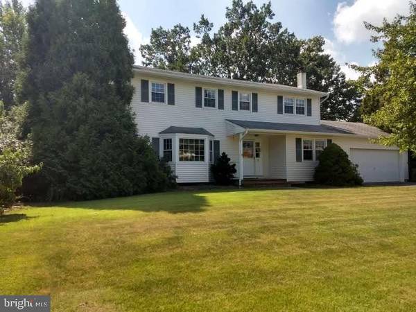 5 MILLEN DR, Toms River, NJ 08753