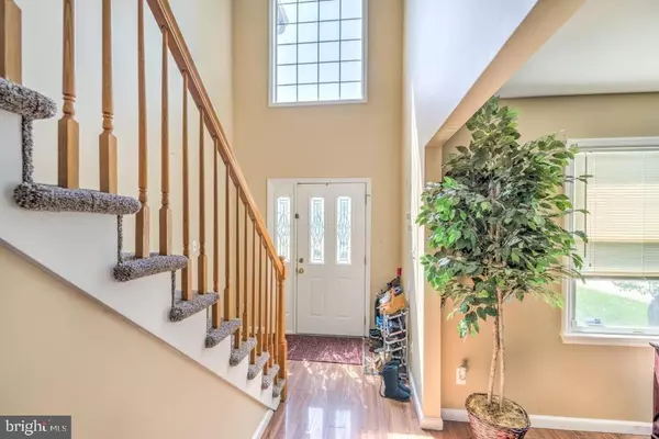 Lakehurst, NJ 08733,207 ELM ST