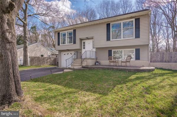 13 CHESTNUT WAY CIR, Barnegat, NJ 08005