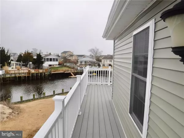 Tuckerton, NJ 08087,23 MIRROR LAKE RD