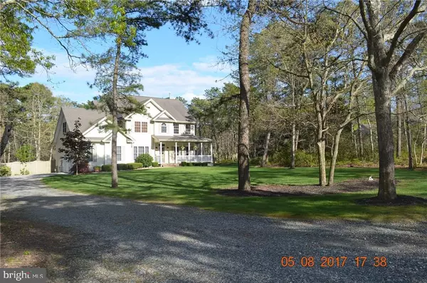 8 STAGECOACH DR, Tuckerton, NJ 08087