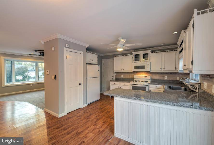 Beachwood, NJ 08722,28 BOWLINE ST