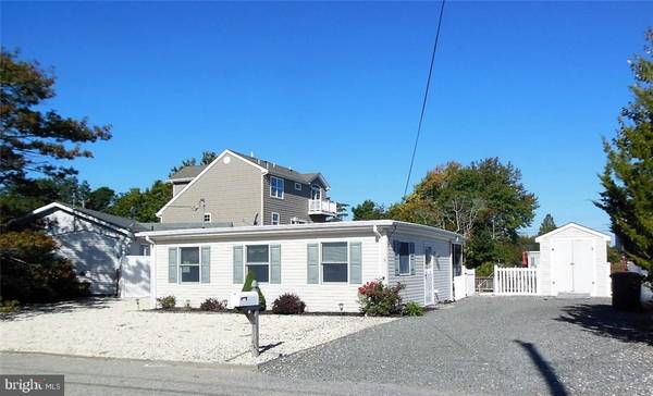 8 LILLIAN DR, Manahawkin, NJ 08050