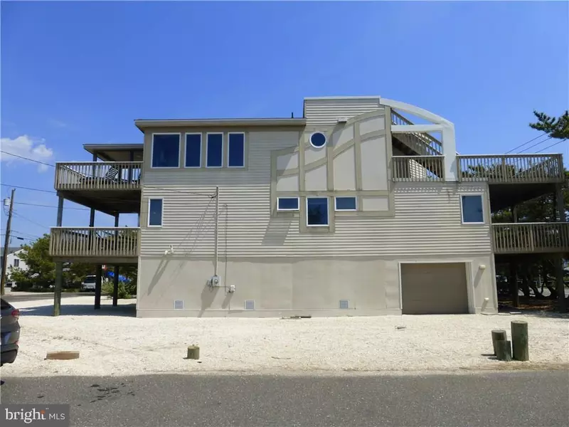 1 W CUMBERLAND AVE, Harvey Cedars, NJ 08008