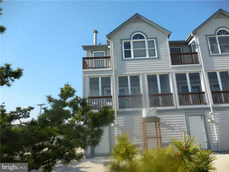 102 MARINERS POINT EAST RD, Tuckerton, NJ 08087