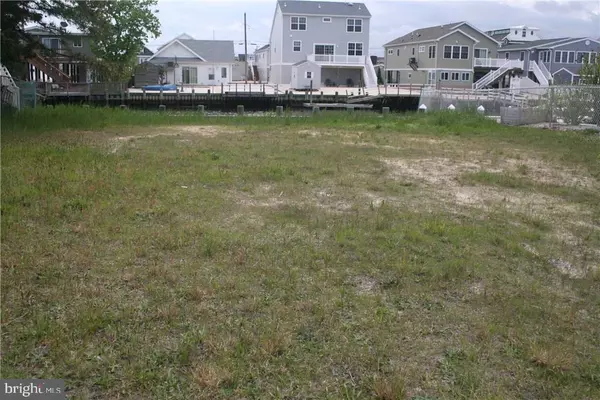 Tuckerton, NJ 08087,15 SHREWSBURY DR