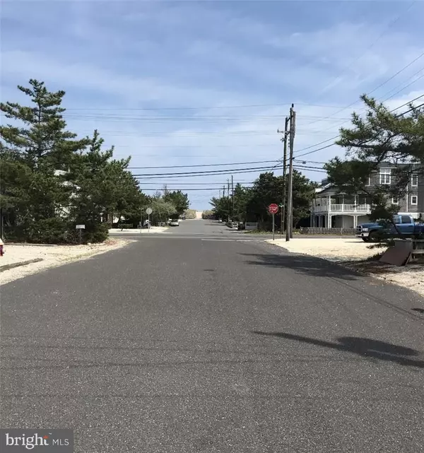 Harvey Cedars, NJ 08008,7 W LEE AVE